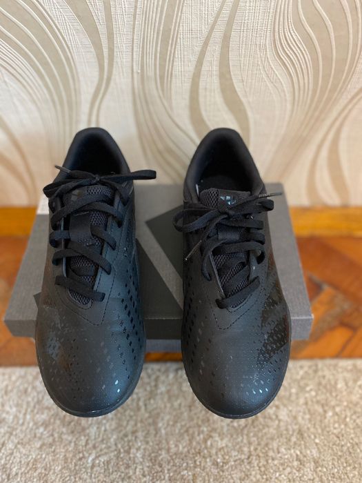 Маратонки Adidas Predator 37 1/3