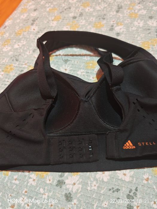 Бюстие на Adidas