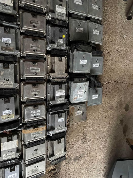 Компютър еку ecu електронен блок двигател Фолксваген Тоурег 3.0тди