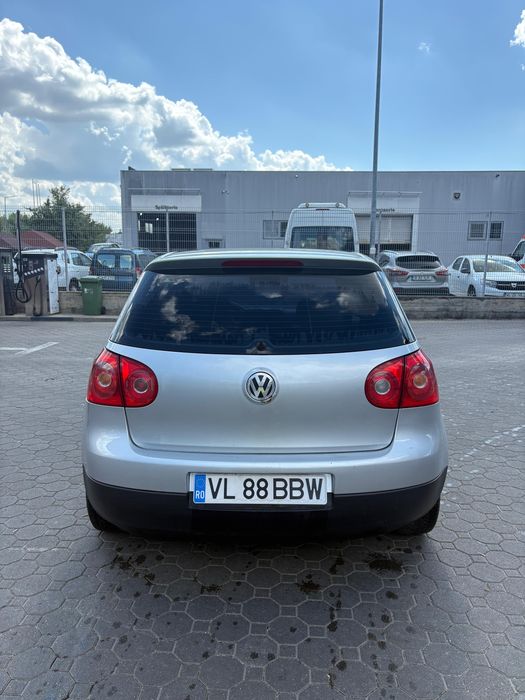 Vand 2 Golf 5 1.6 benzina si 1.9 diesel
