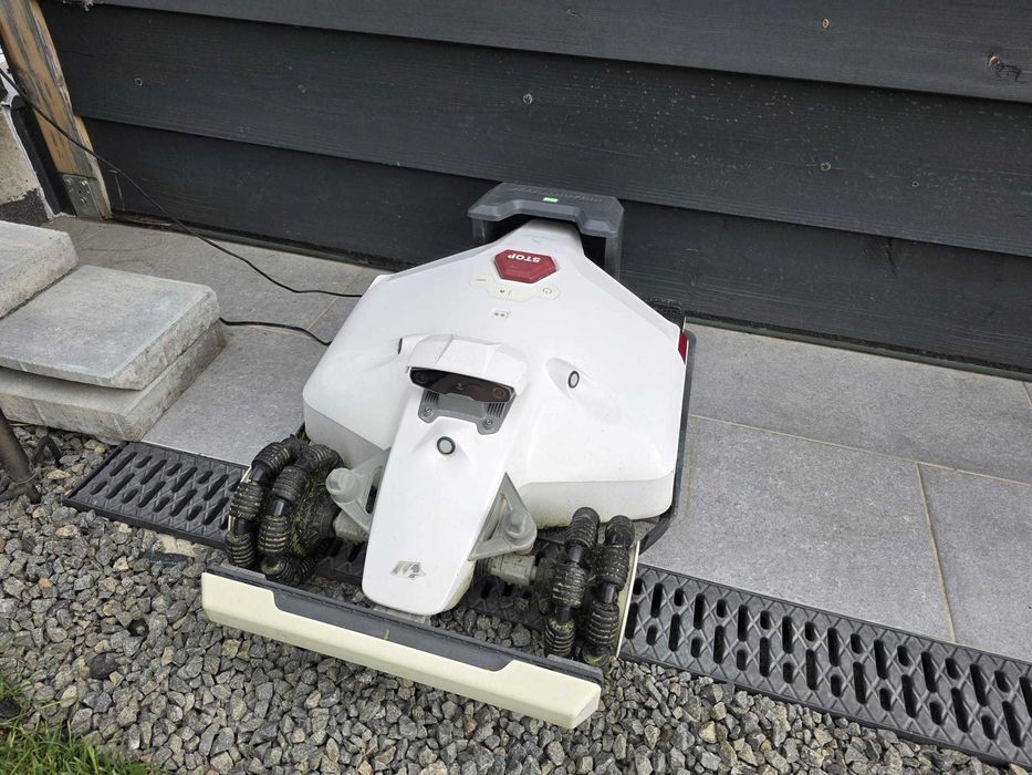 Robot de tuns sau tundere / intretinut sau intretinere gazon sau iarba Luba 2 1000 AWD cu Lidar, fara fir perimetral, cu aplicatie si setari premium
