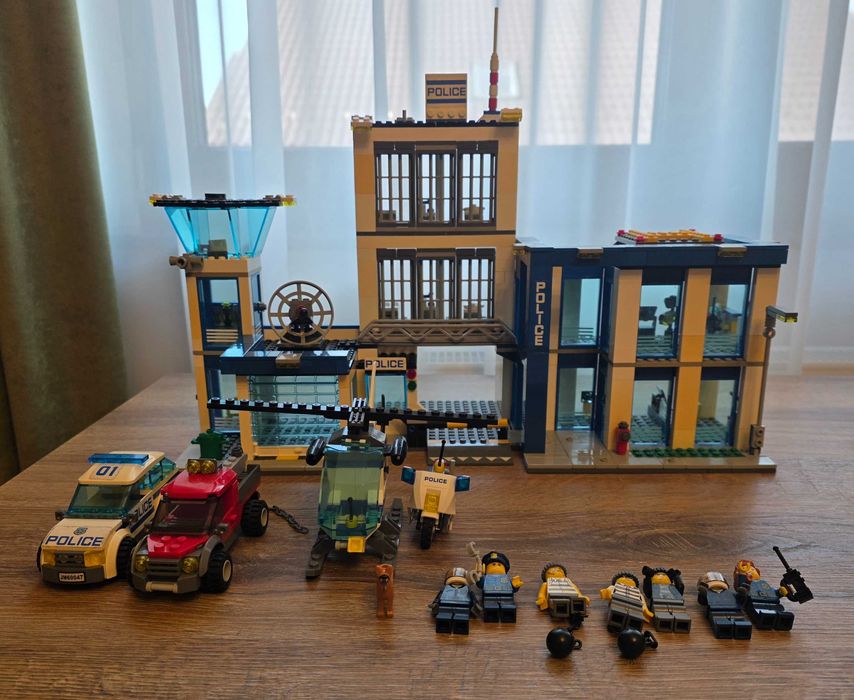 Lego City lot POLIȚIE, contine 15 seturi cu tematica Politie 60047-60066-60126-60128-60130-60137-60140-60173-60170-60207-60208-60239,60314,60567,60171