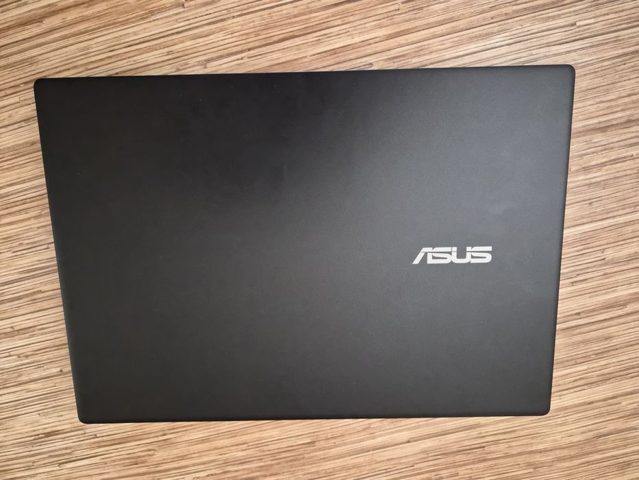 Ноутбук Asus V16 (можно играть в игры)