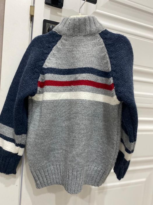 Продам теплый свитер на мальчика