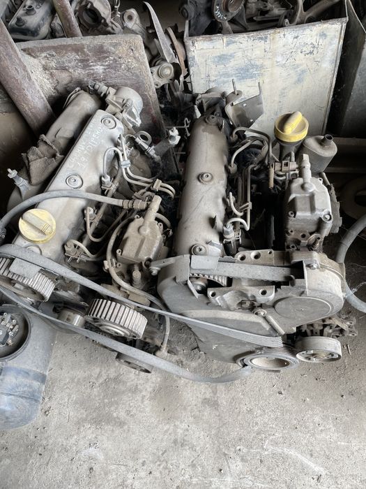 Рено Меган 1.9 дизел НА ЧАСТИ два работещи двигателя