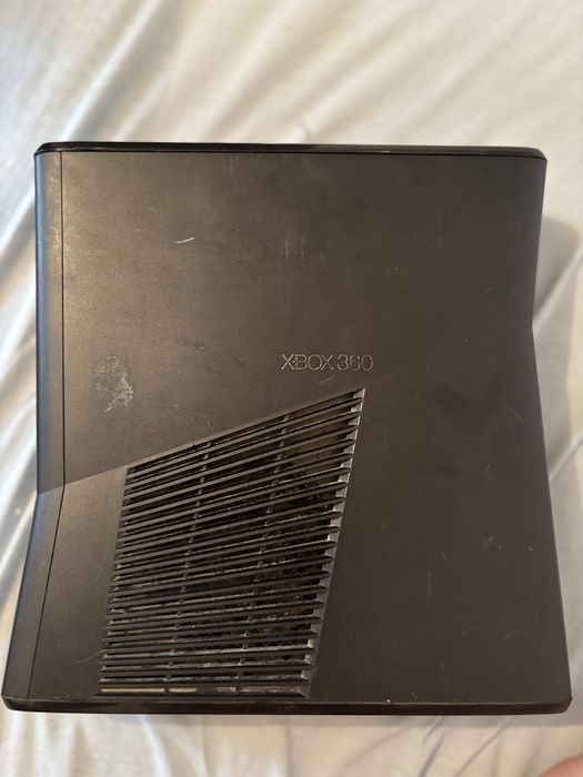 Xbox360 cu 3 jocuri