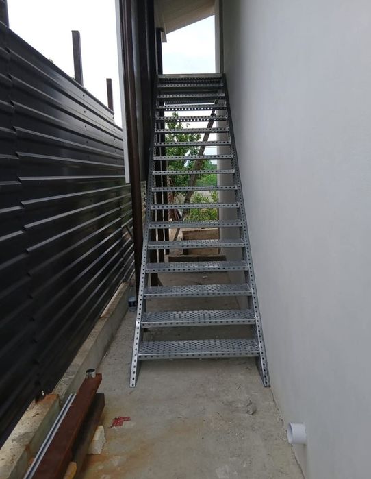 Scari metalice galvanizate