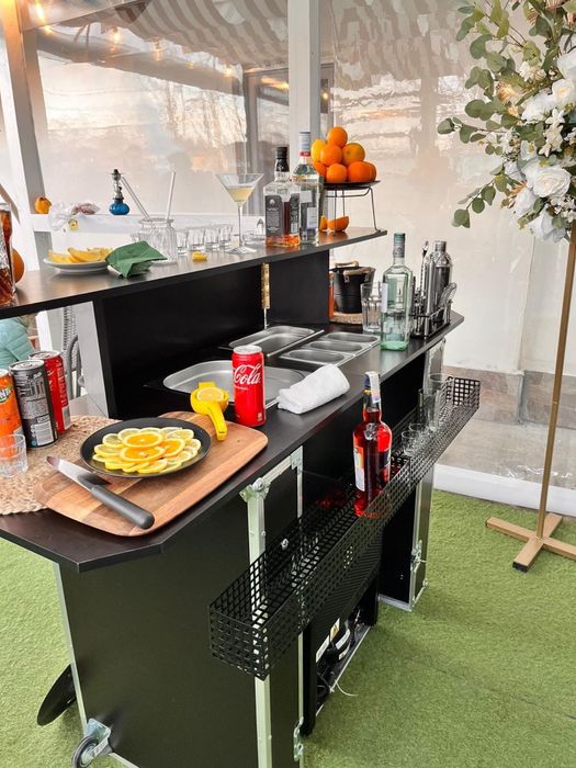 Bar mobil de cocktail si tort de shot uri