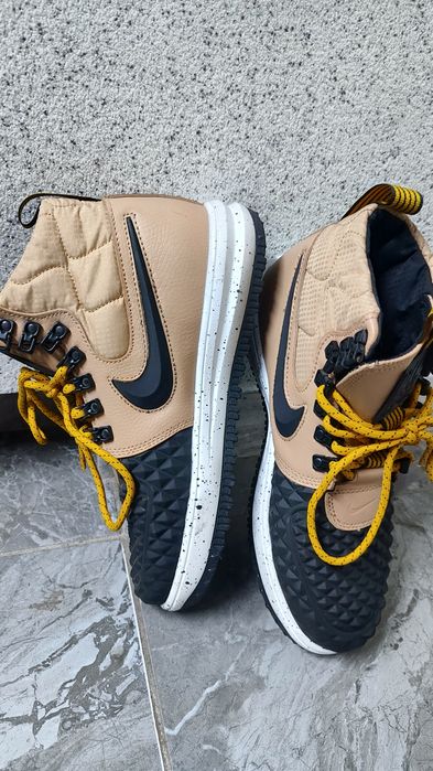 Продам кроссовки Nike оригинал демисезонные