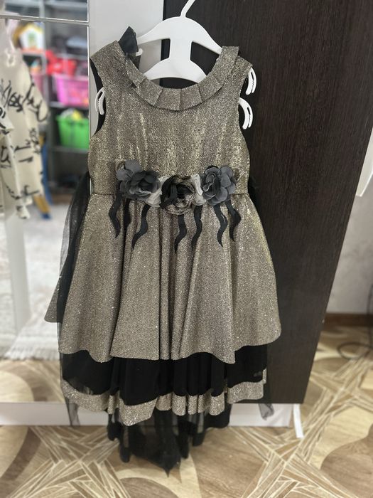 Продам платья на девочку 5-6 лет