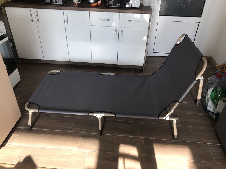 Походно    легло    и   шезлонг  -  2   в    1   -  налично.