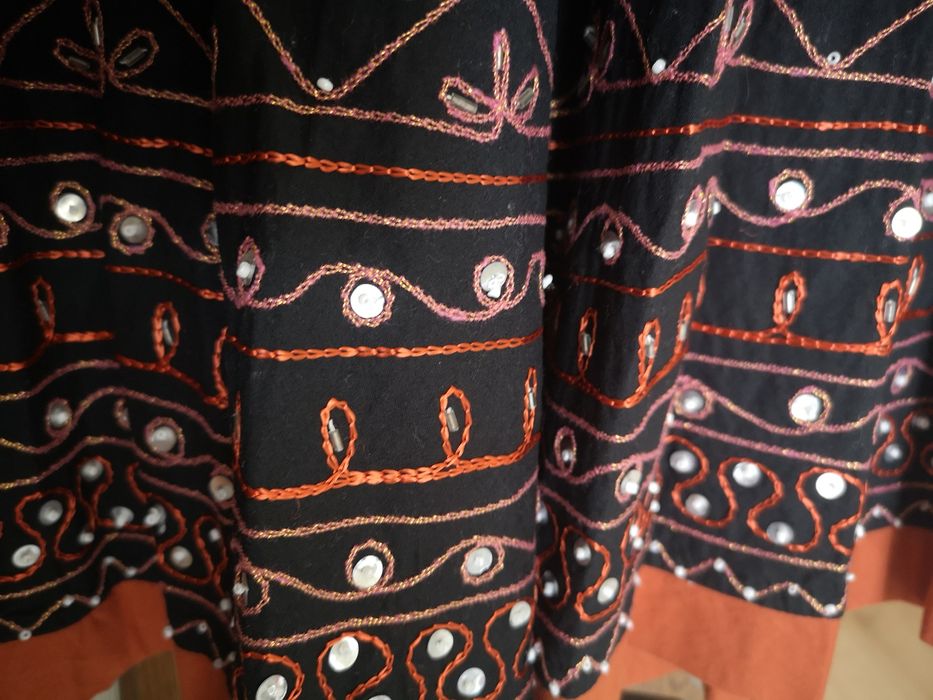 Дамска мода. Пола много атрактивна.