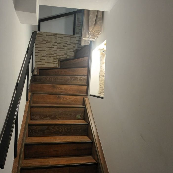 ,Inchiriez etaj casa