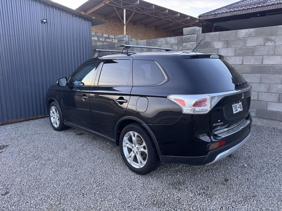 Mitsubishi Outlander 2015год