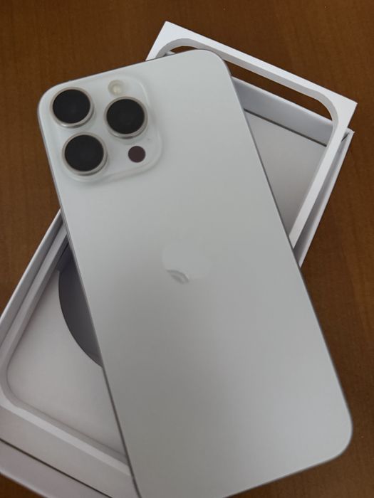 Iphone 15 pro max , 256 gb , White