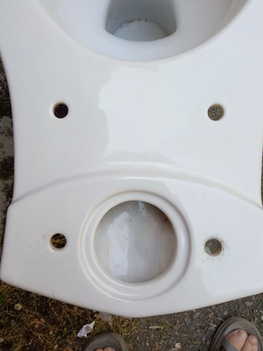 Унитаз без бочка почти новый.