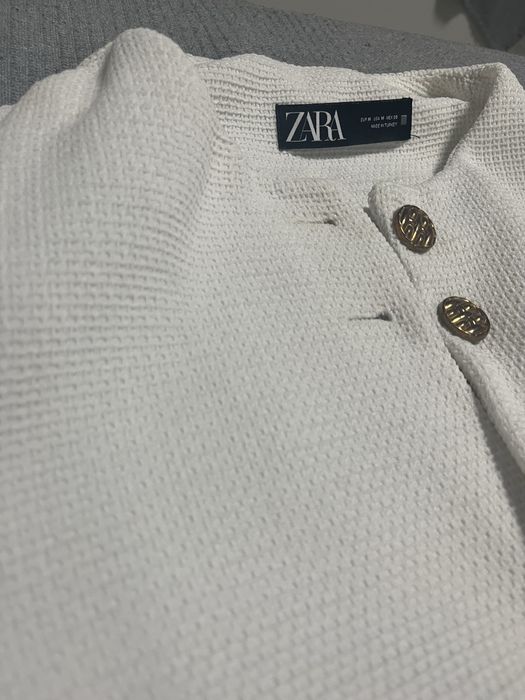 Бял комплект-сако и пола-панталонки