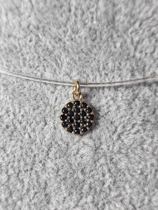 Pandantiv cu Pietre Negre din Aur 14 K pe Fir Transparent