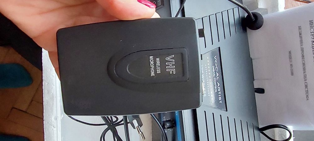 Комплект безжични микрофони с приемник за любителски партита.