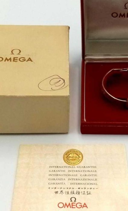 Златен дамски часовник OMEGA