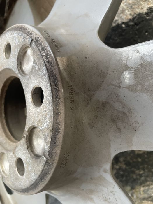 Один диск от ауди р 17 оригинал.