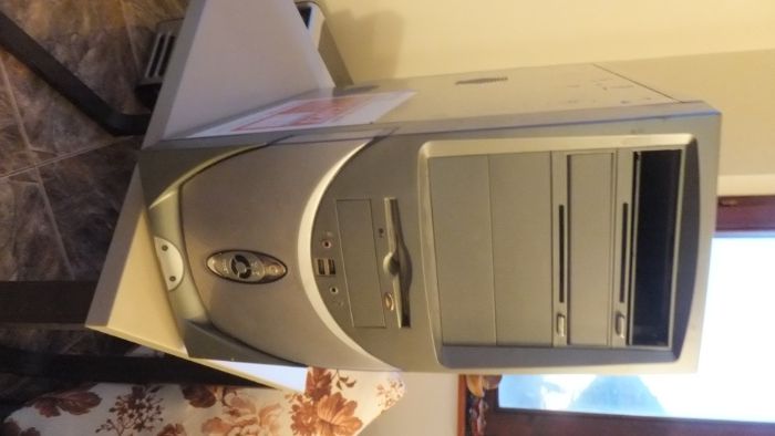 Продавам компютър