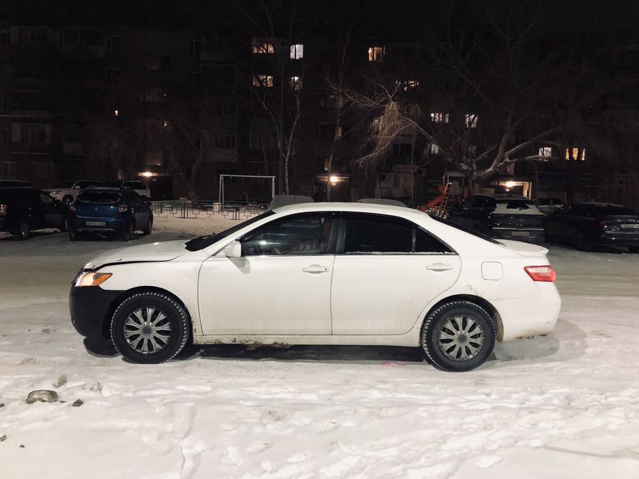 Машина Toyota Camry 40