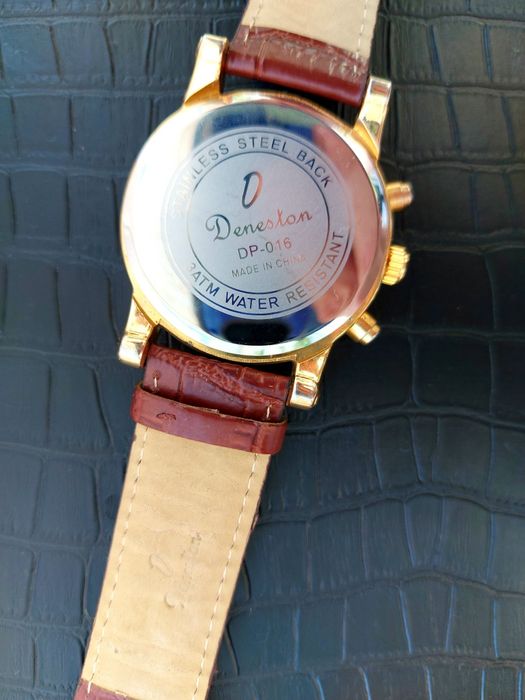 Новые наручные часы.