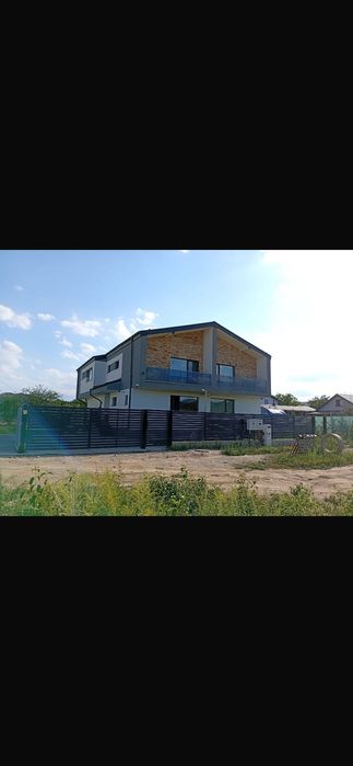 Vând Duplex Jucu de Mijloc