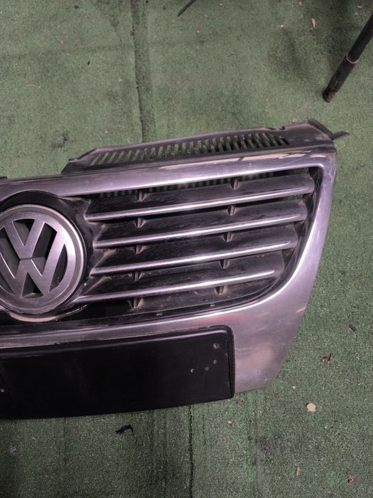 Grila bara fata  Grila centrala cu emblema Vw Passat B6