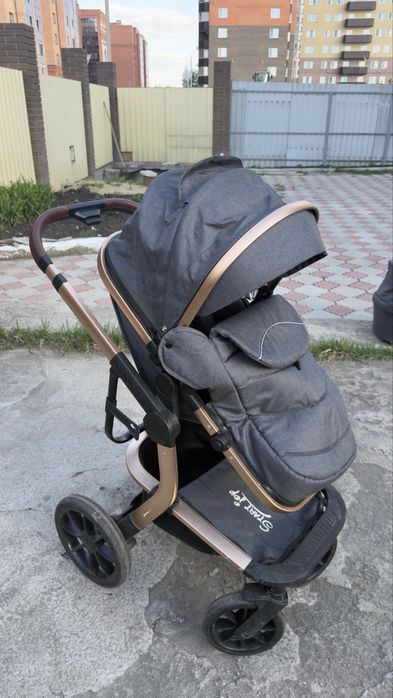 Коляска 3 в 1. В хорошем состоянии.
