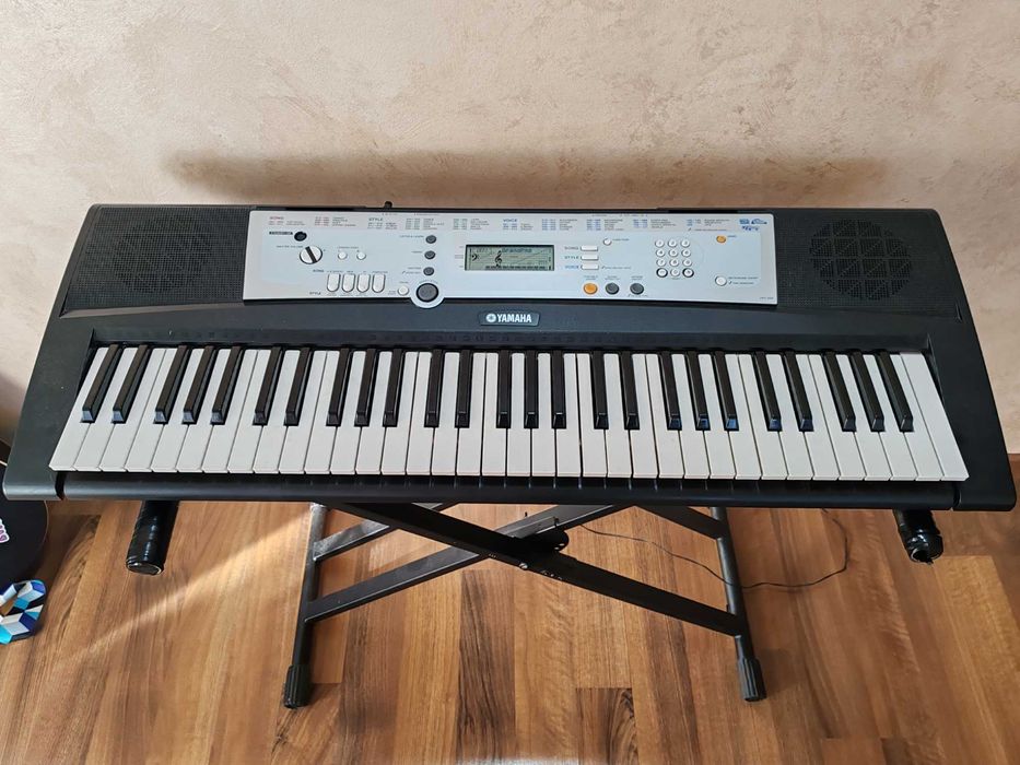 Orga Yamaha YP-200 cu stativ