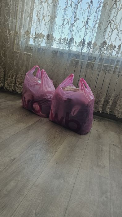 Два пакета женской одежды
