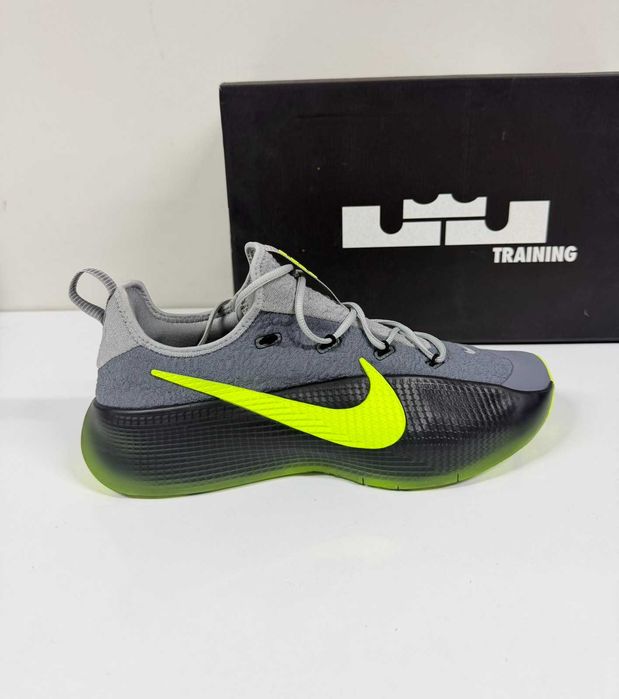 Nike LeBron TR 1