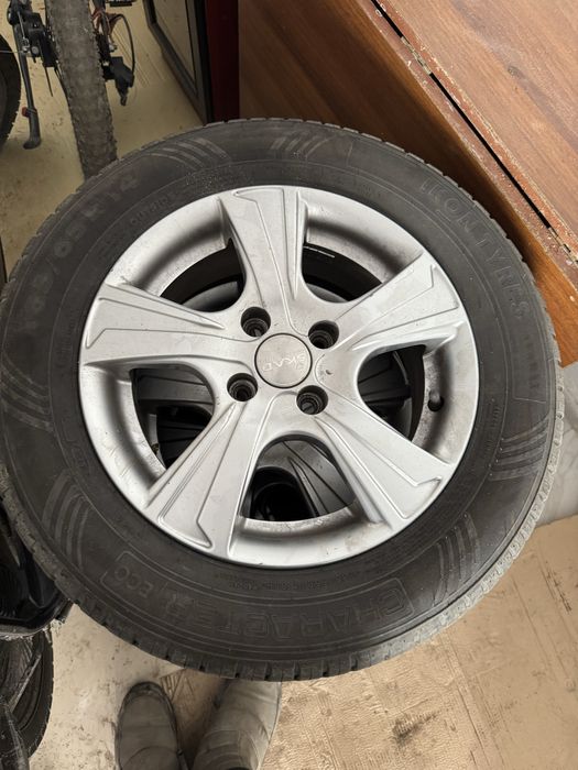 Продам диски с летней резиной