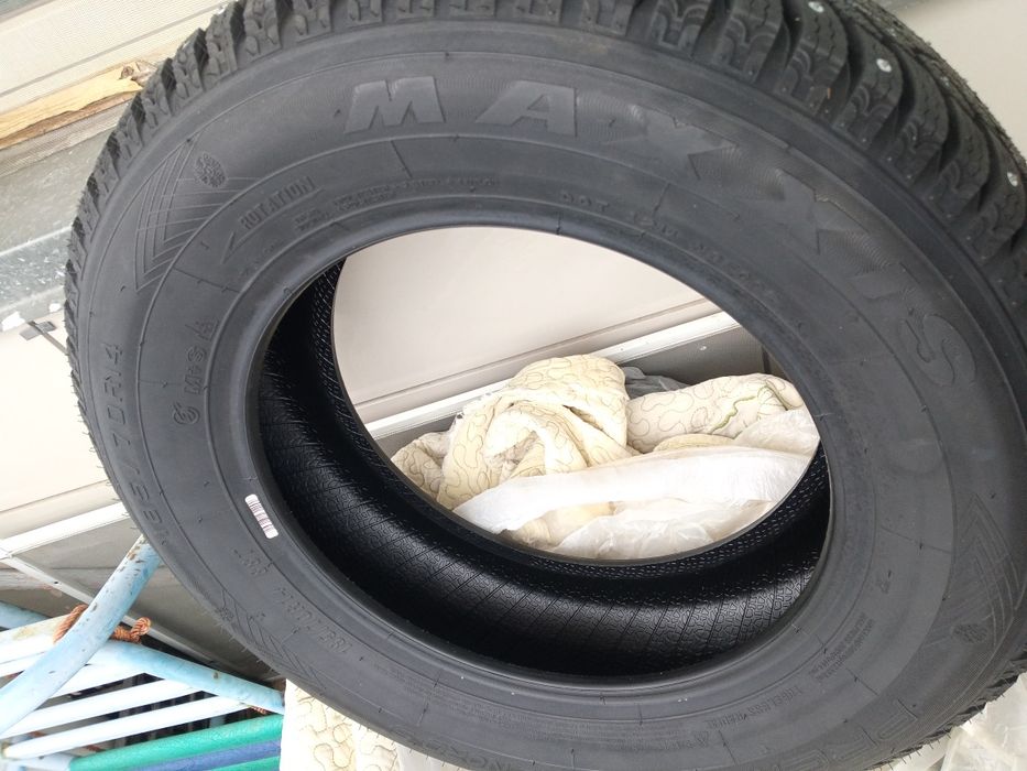 Продам шину шипованный