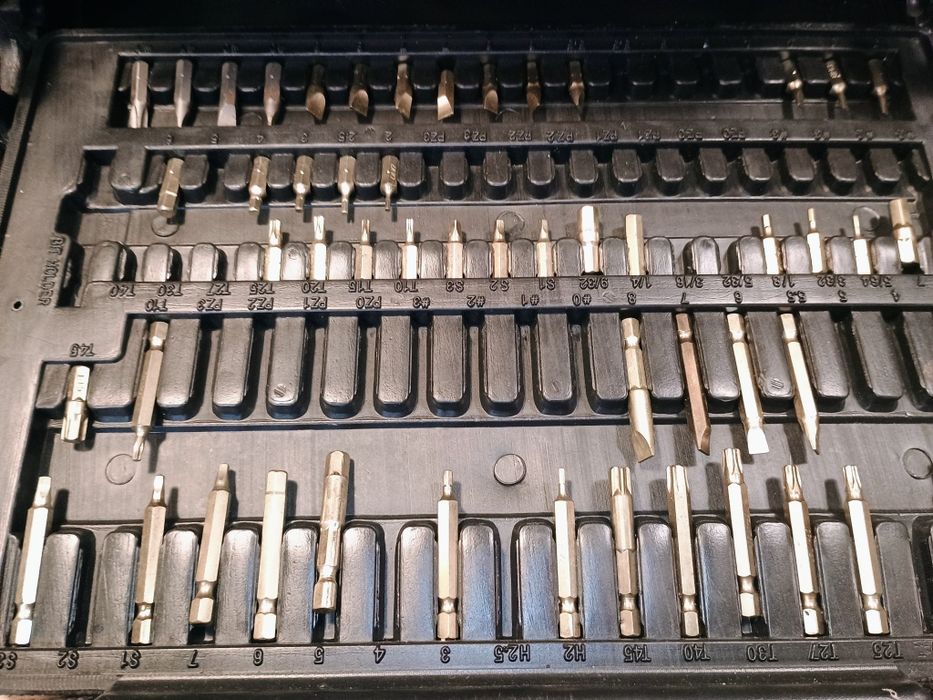 Cutie organizare accesorii,mai sunt 80 piese