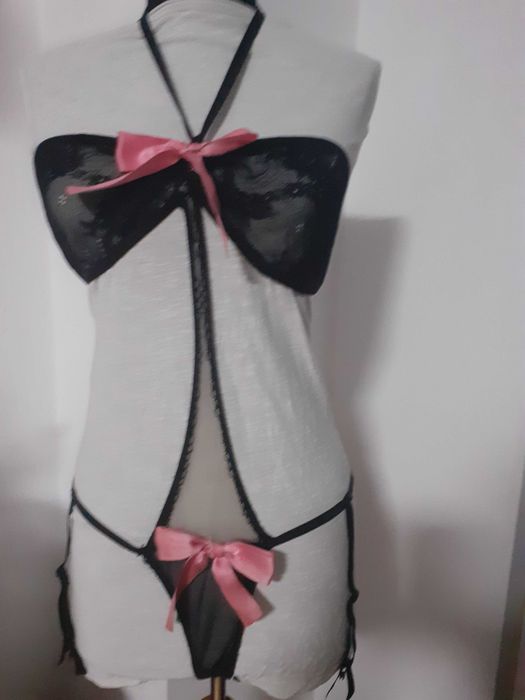 Rochie de piele cu dantela ,cu  chilot tanga +2body  stripes =100lei