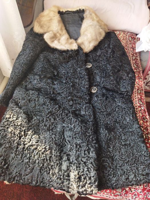 Шуба каракулевая