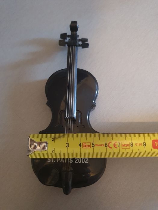 Vioara miniatura Guinness 2002