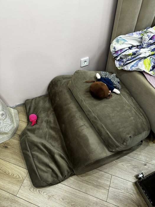 Диван б/у. Сломан но можно отремонтировать!