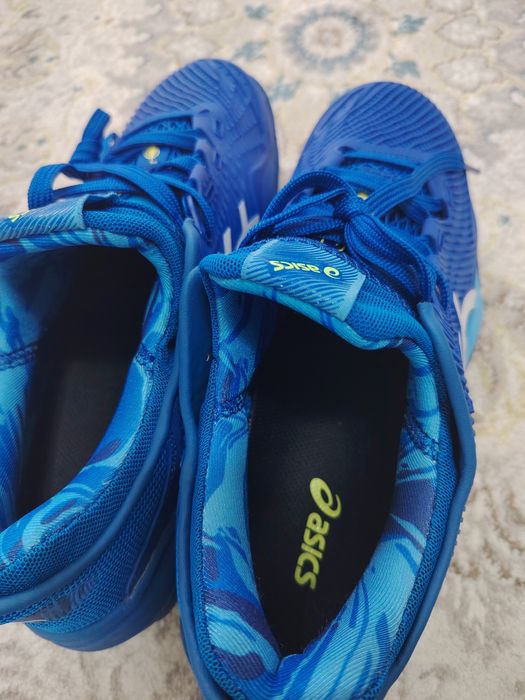 Продам кроссовки Асикс