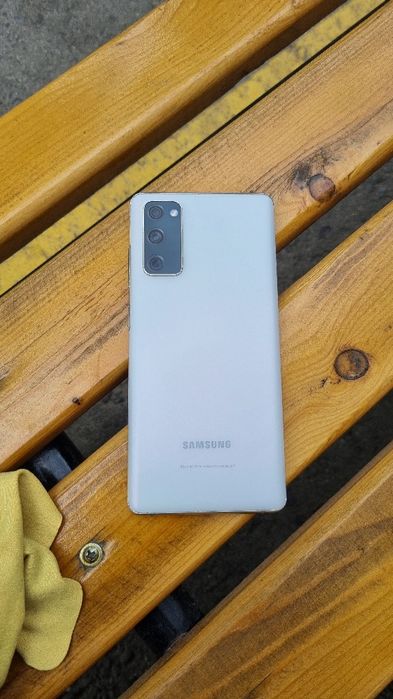 Samsung Galaxy S20 FE 5G. Professor snapdragon 865