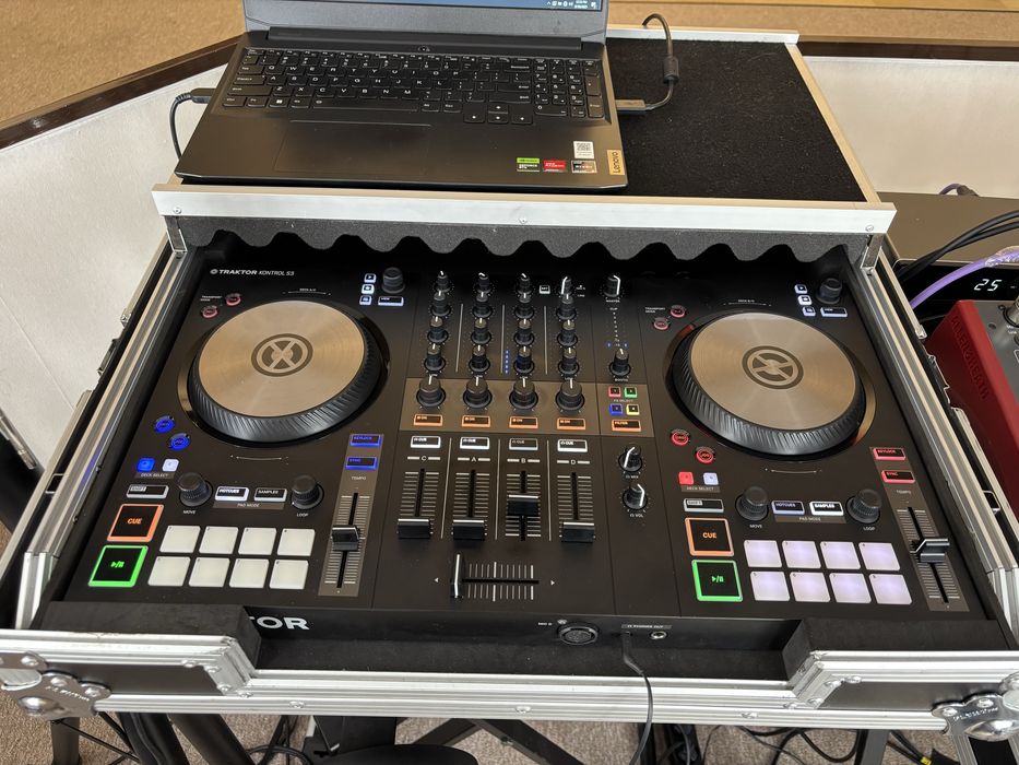 Consola DJ Traktor S3