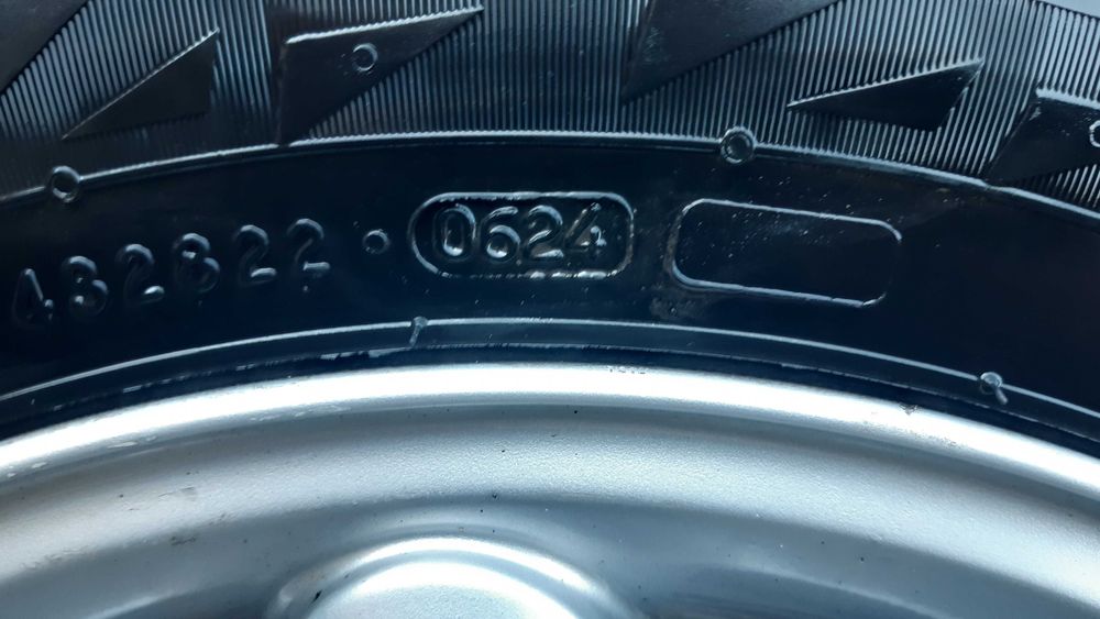 Джанти 15 за Мерцедес и  Гуми Нокиан 195/65/15 Дот 06/24