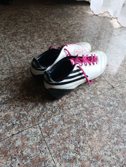 Vând adidas F50 adizero 2010 foarte rari pentru colectionari cu crampoane netocite