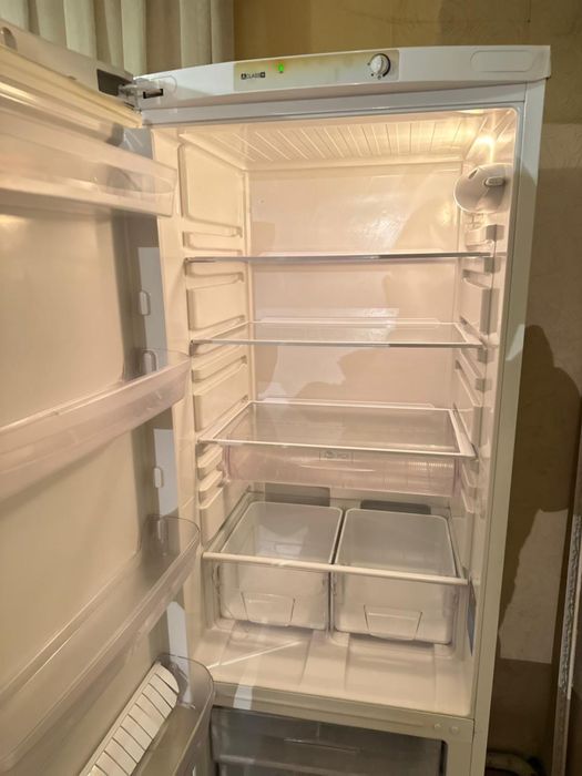 Продам Холодильник Indesit