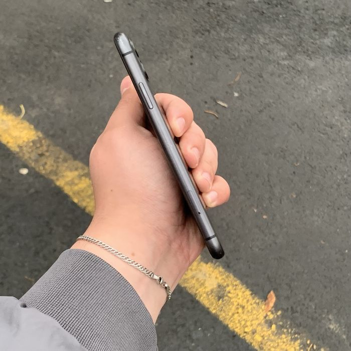 Iphone 11 128gb ideal 189$ srocni