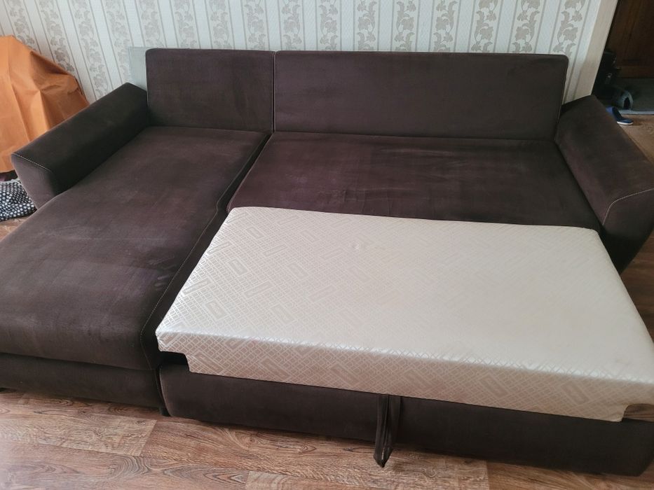 Продаётся диван в хорошем состояние