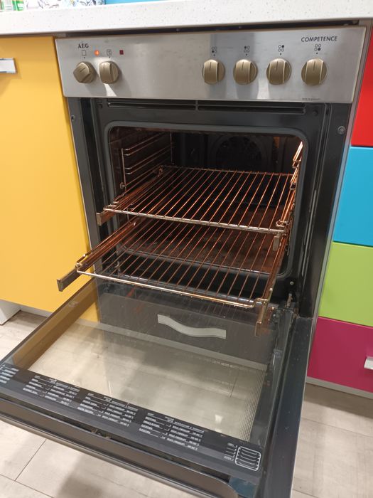 Фурна с котлони AEG